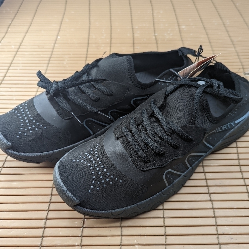 Norty unisex sz 10 water, Fisherman, beach, drainage shoes. New with tags. 310pm